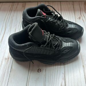Nike Air Jordan 11 IE Low Referee 2015 Size 4.5Y 306008-003 Black Red Retro XI